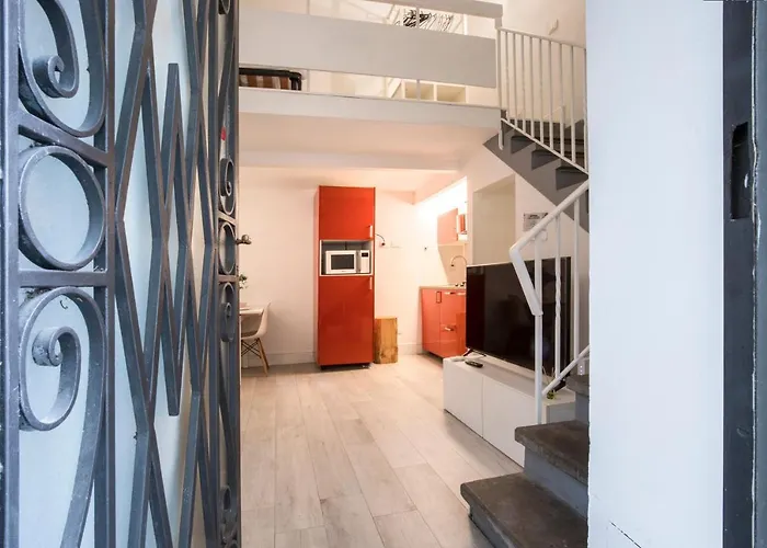 Laura Silent Loft Daire *